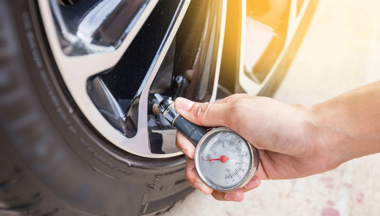 Dove posso controllare la pressione dei pneumatici?