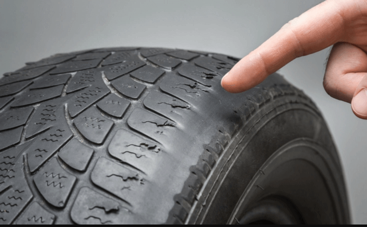 Pneumatici usurati ai lati e bordi: cosa conviene fare?